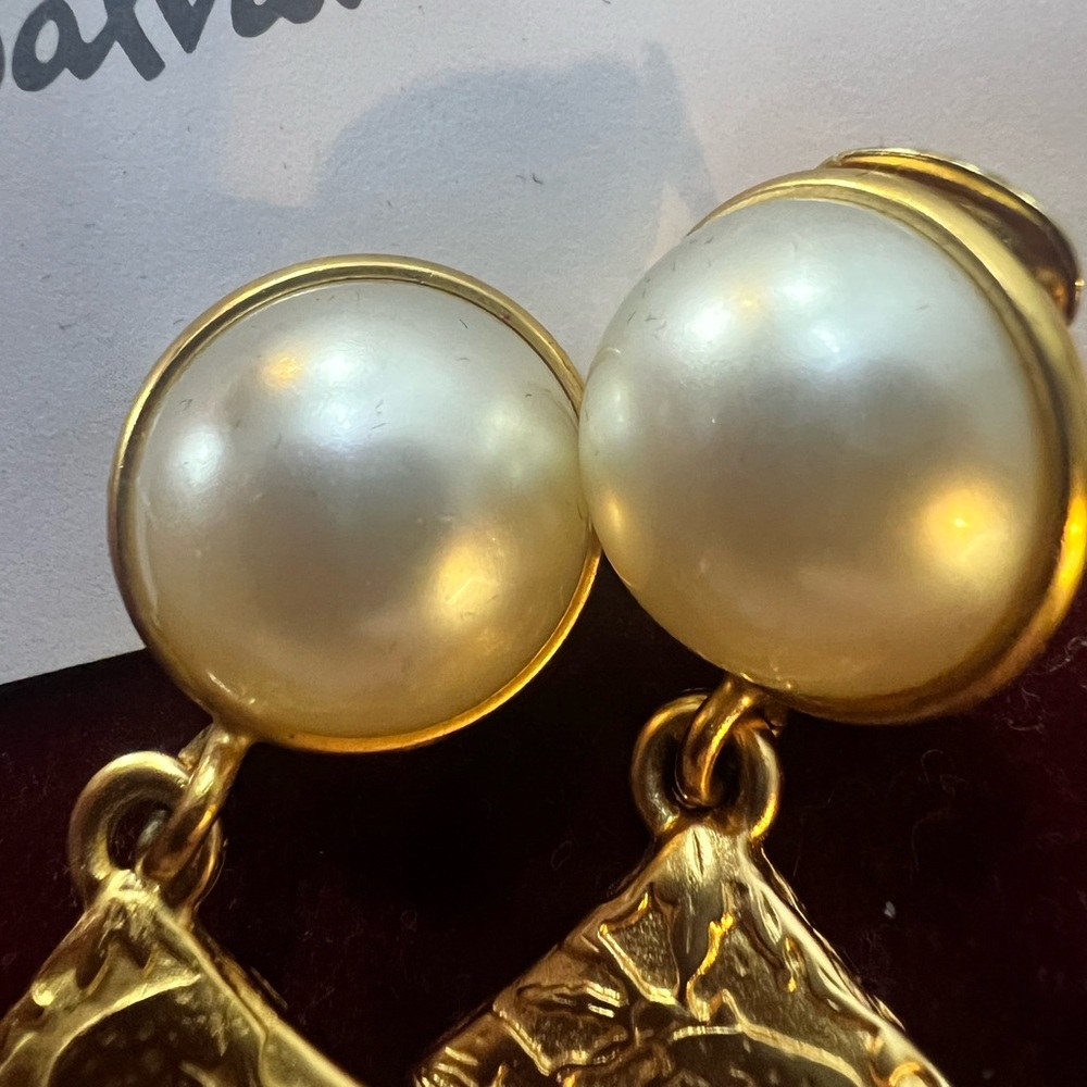 Salvatore Ferragamo Vintage Clip-on Earrings. - Picture 2 of 6